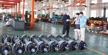 美国客户来公司考察