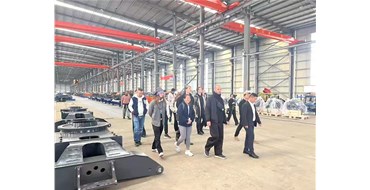 多国组成的采购代表团莅临工厂洽谈业务