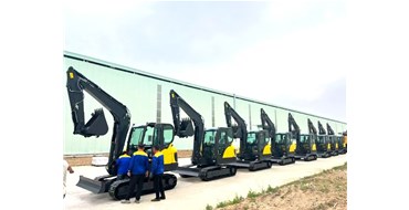 6吨小型挖掘机批量出口欧盟